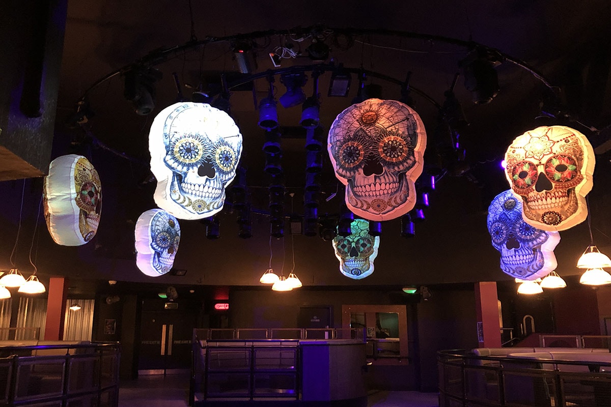 Day Of The Dead, Día de Muertos Theme, Halloween Events, Day of the dead party, halloween theme, giant inflatable skulls